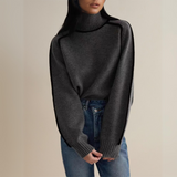 Maglione dolcevita con piping a contrasto