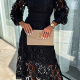 Abito in pizzo romantico ed elegante