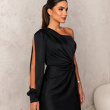 Abito Lungo Elegante dalla Linea Fluida