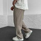 Pantaloni Uomo Ampi dal Design Minimalista