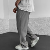 Pantaloni Uomo Ampi dal Design Minimalista