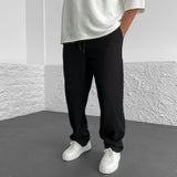 Pantaloni Uomo Ampi dal Design Minimalista
