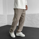 Pantaloni Uomo Ampi dal Design Minimalista