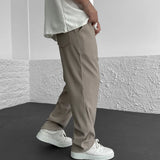 Pantaloni Uomo Ampi dal Design Minimalista