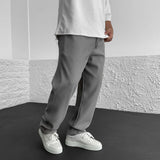Pantaloni Uomo Ampi dal Design Minimalista