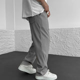 Pantaloni Uomo Ampi dal Design Minimalista