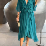 Vestito in chiffon leggero con scollatura a V