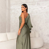 Abito Lungo Elegante dalla Linea Fluida